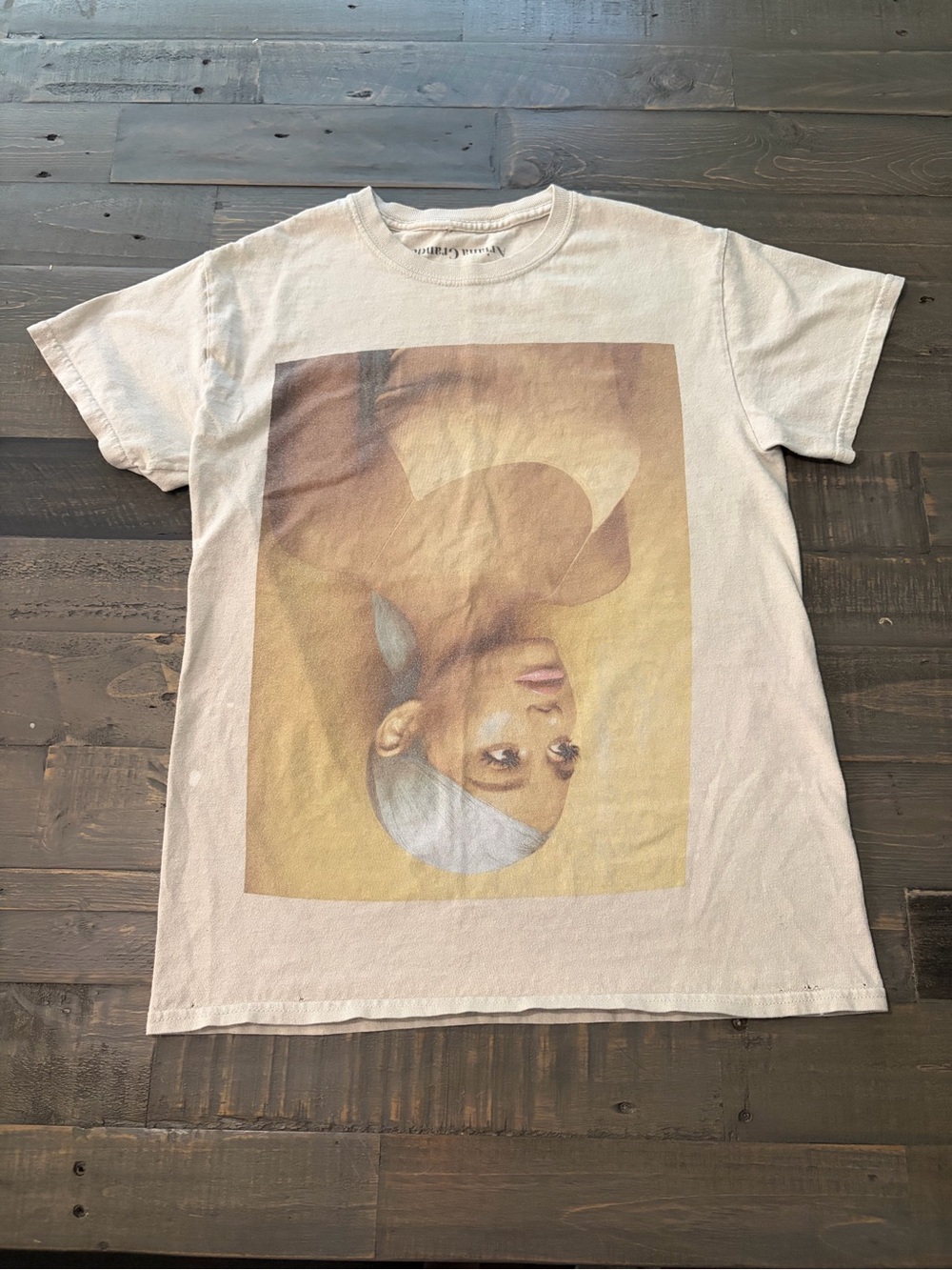 2018 Ariana Grande Sweetener Album Portrait Graphic T-Shirt Size Small